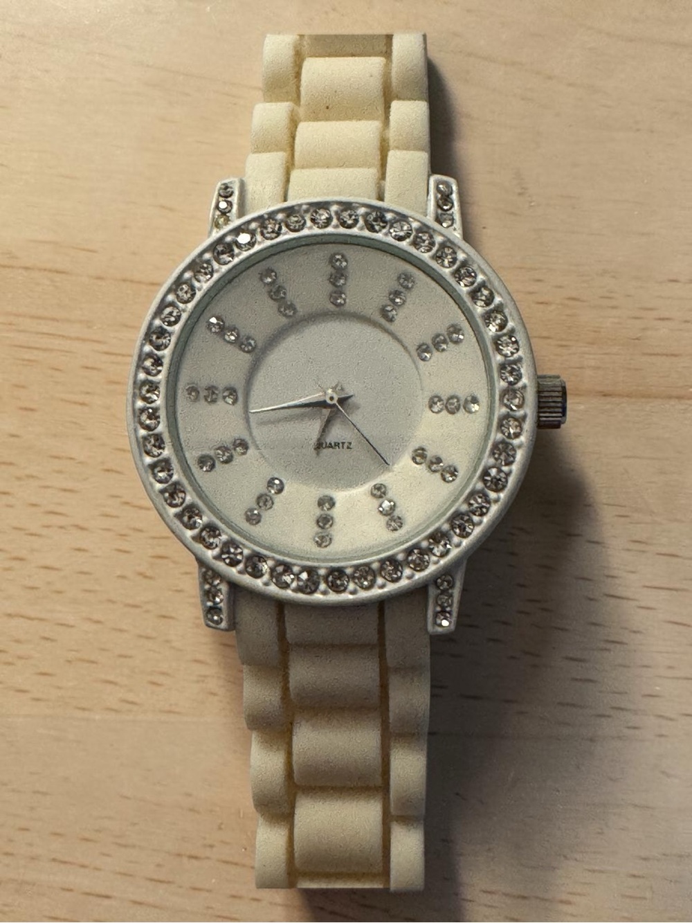Quartz Fashion Wristwatch with Cream Silicone Band and Crystal Accents